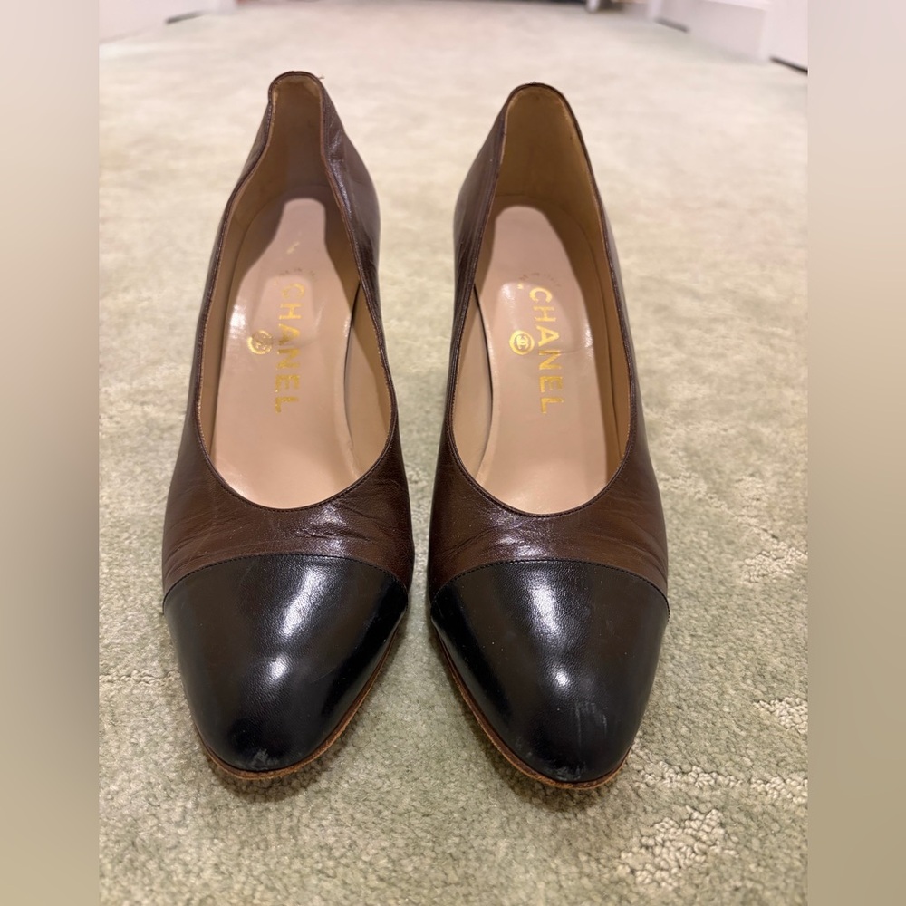CHANEL Vintage Two-Tone Brown and Black Leather Cap-Toe Pumps